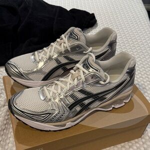ASICS Gel Kayano 14 Men's Size 12 White/Graphite Grey